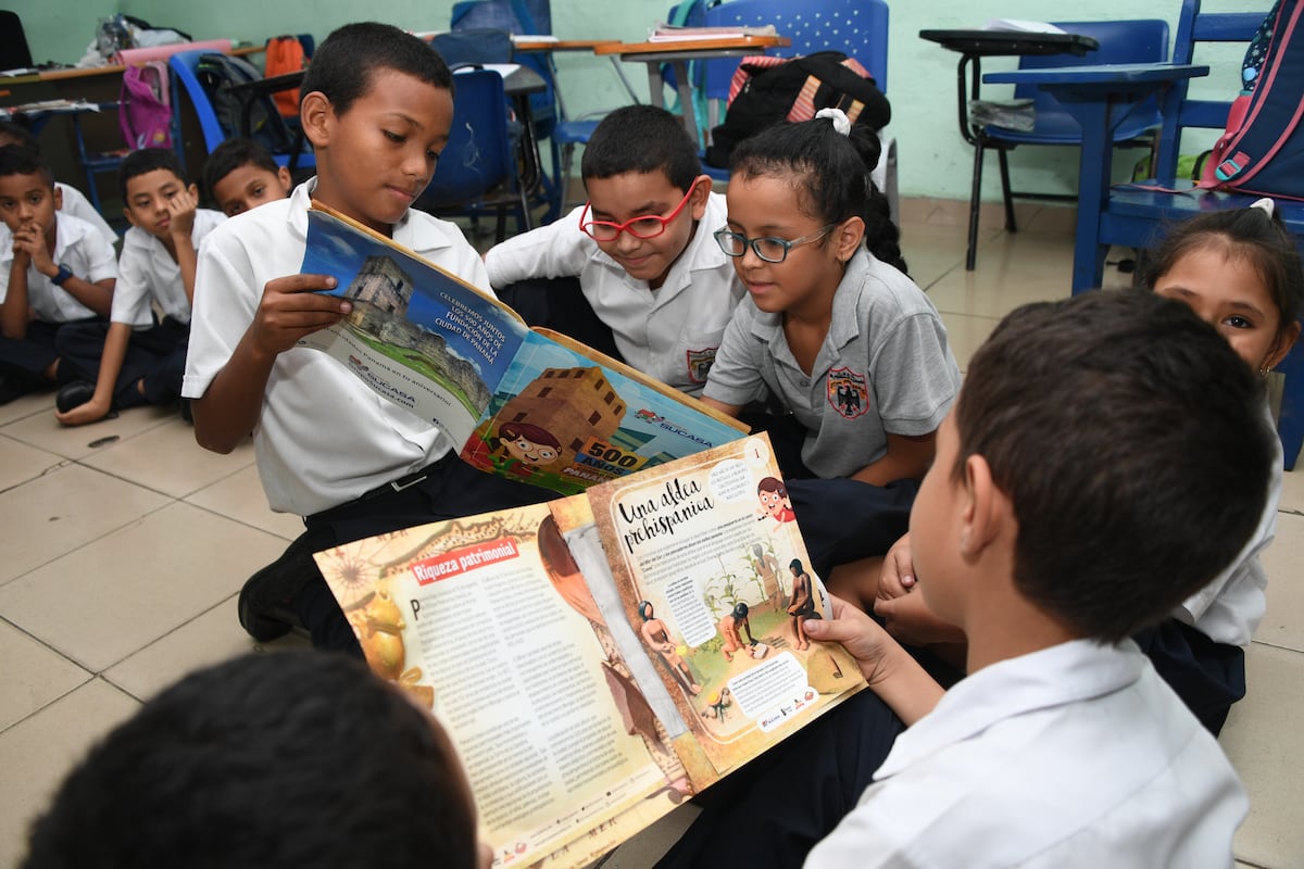 Busca tus láminas del álbum 500 años de la ciudad de Panamá