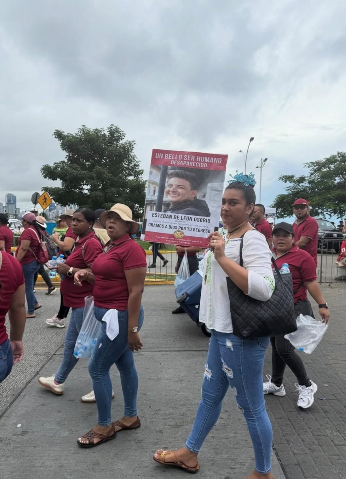 ‘Ya no aguanto más’: el desgarrador llanto de la madre de Esteban de León, quien suplica ayuda para encontrarlo