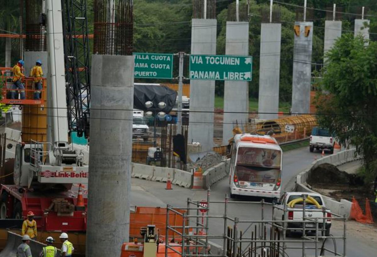 Se anuncian cambios viales por montaje de paso peatonal de la Línea 2 del Metro