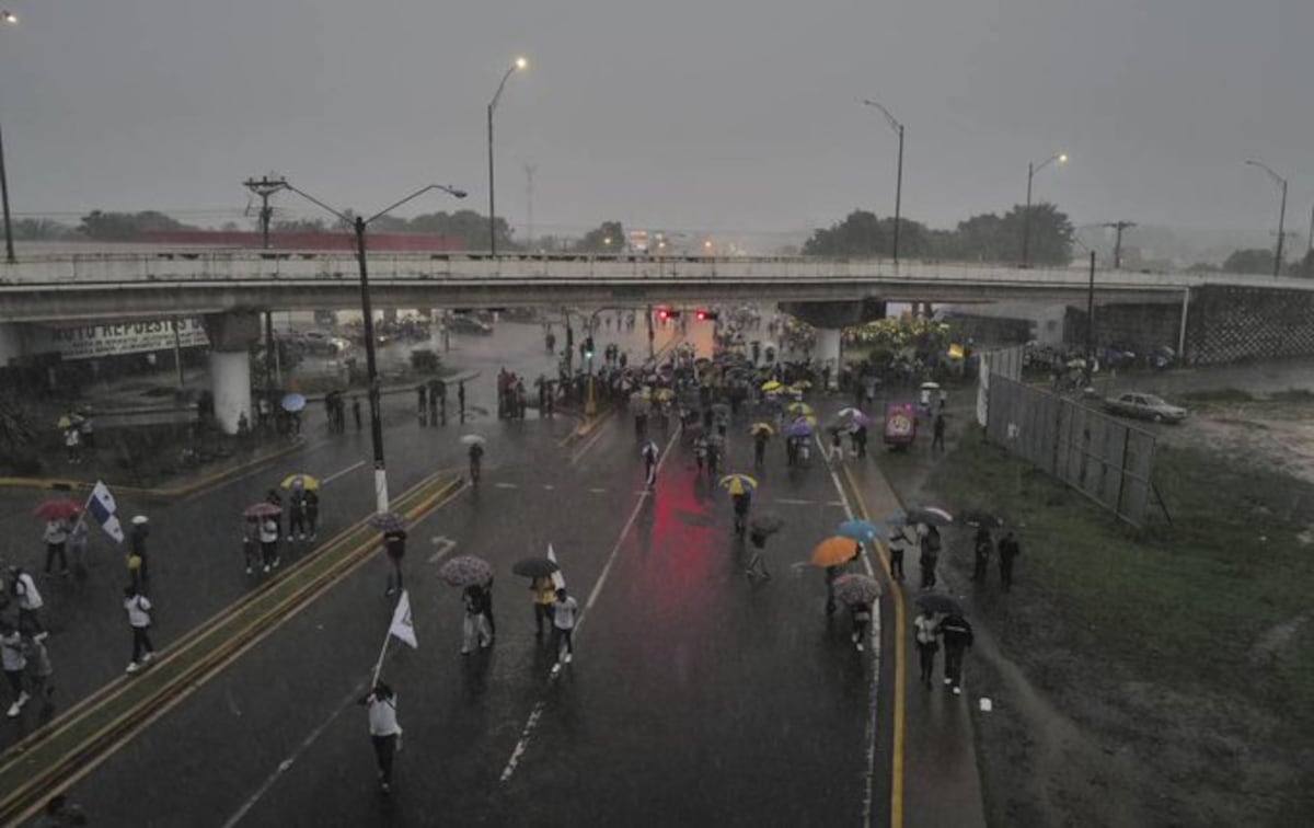 Toque de queda y prohibición de licor en Bocas del Toro y Veraguas por disturbios sociales