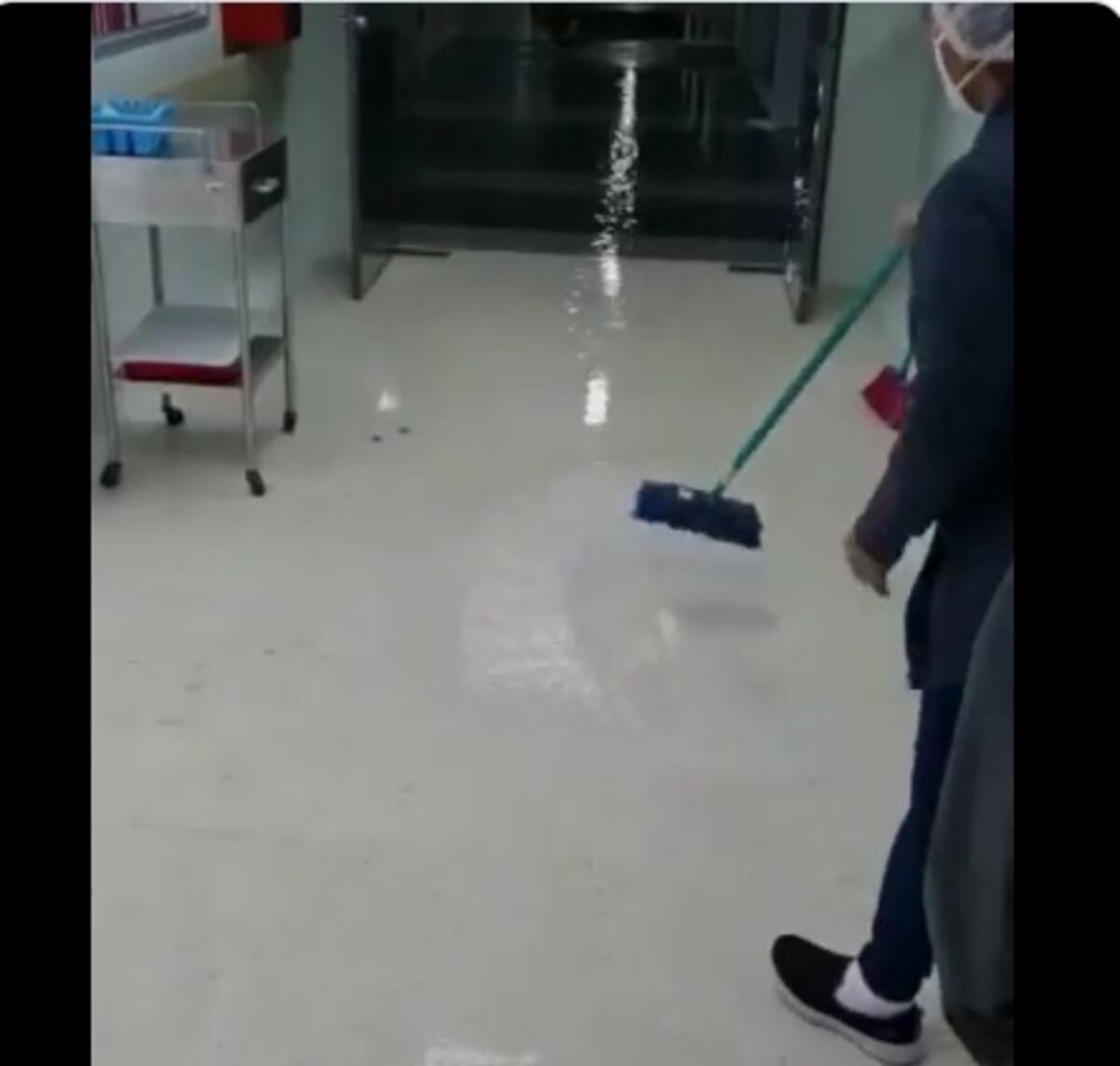 Estragos en recién entregado hospital en Chiriquí. Llovía más adentro que afuera. Video