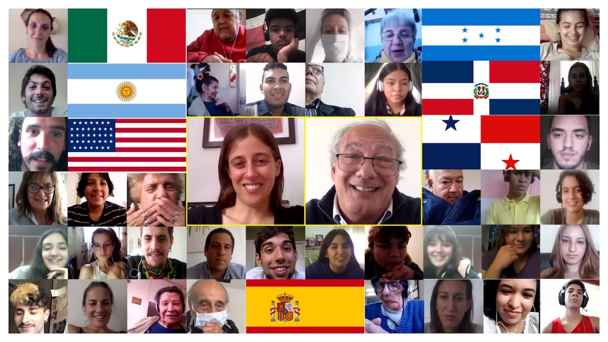 Momentos de amor. Jóvenes panameños llenan de vida a abuelitos argentinos