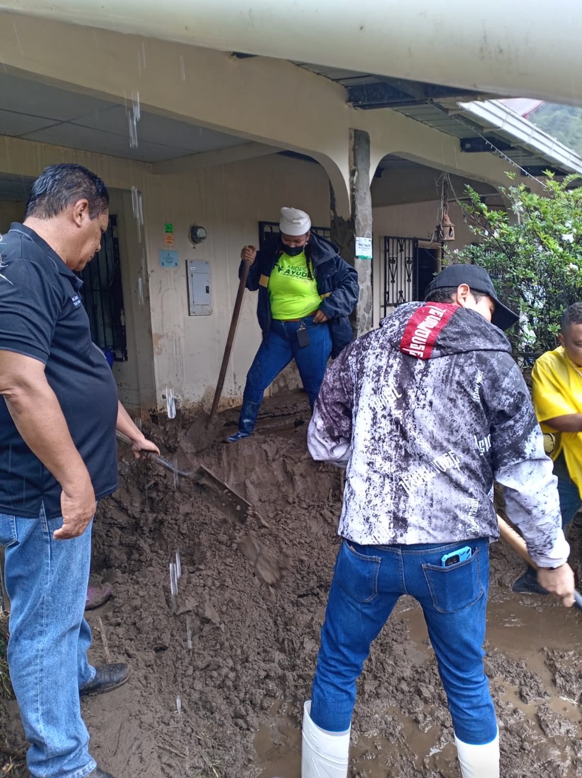 Tras lluvias fuertes, Boquete trabaja en limpiar inundaciones y daños