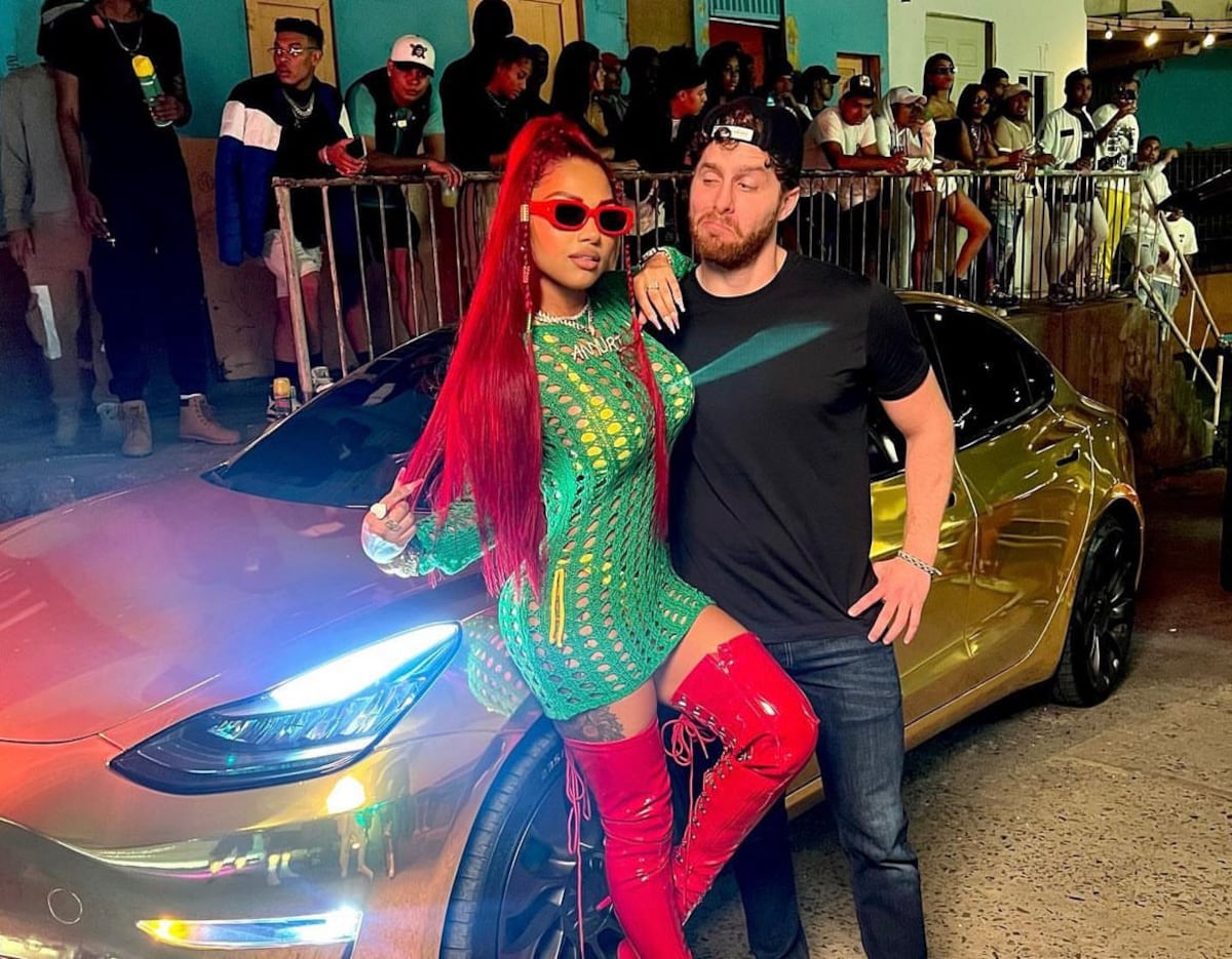 Son plenas, son tendencias, son carros. Anyuri lo vuelve a hacer con ‘La Maco’