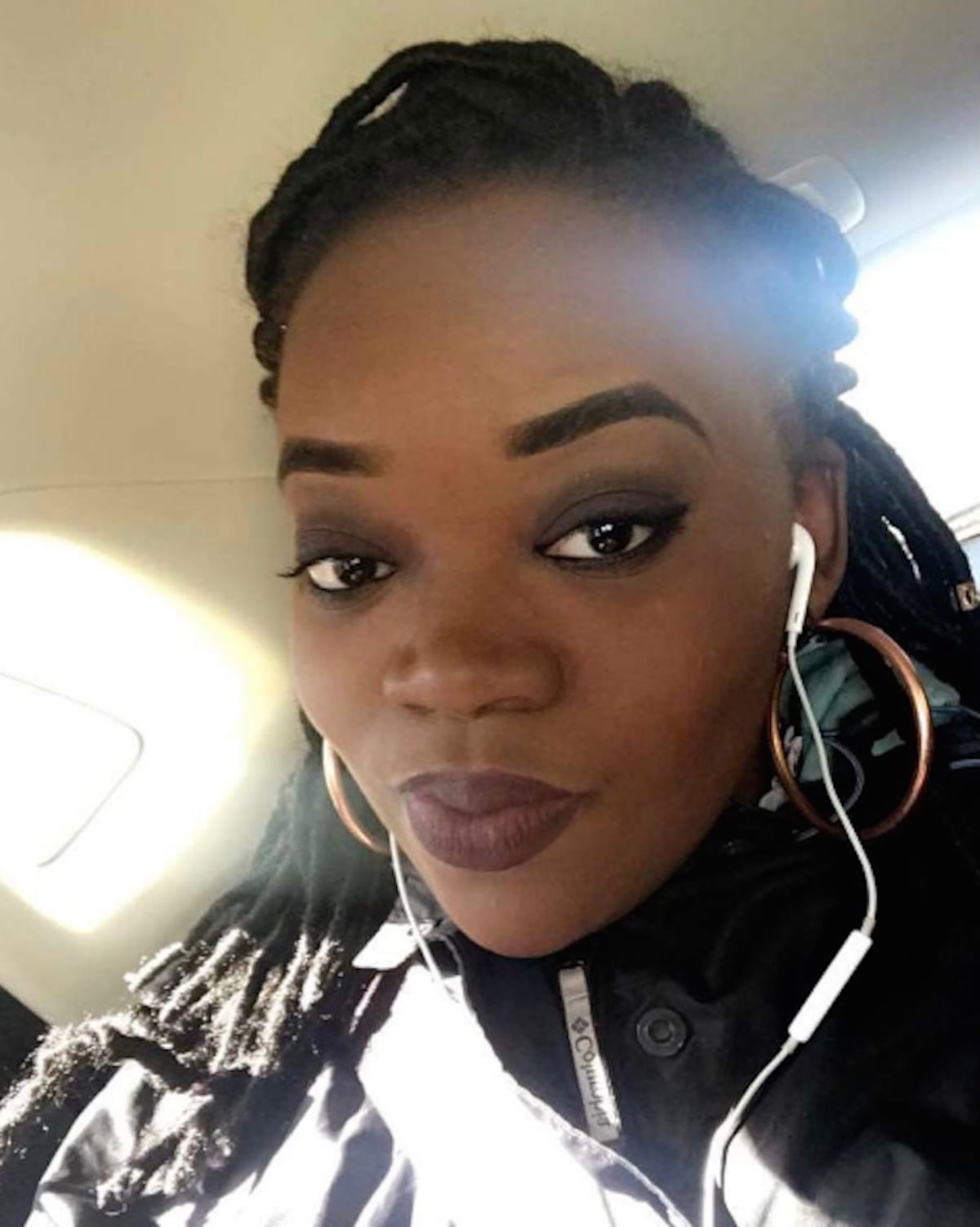 Así luce actualmente la chica del meme que parecía confundida