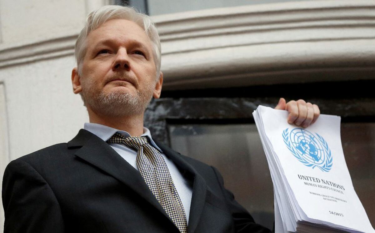 Juez confirma la orden de arresto del fundador de WikiLeaks
