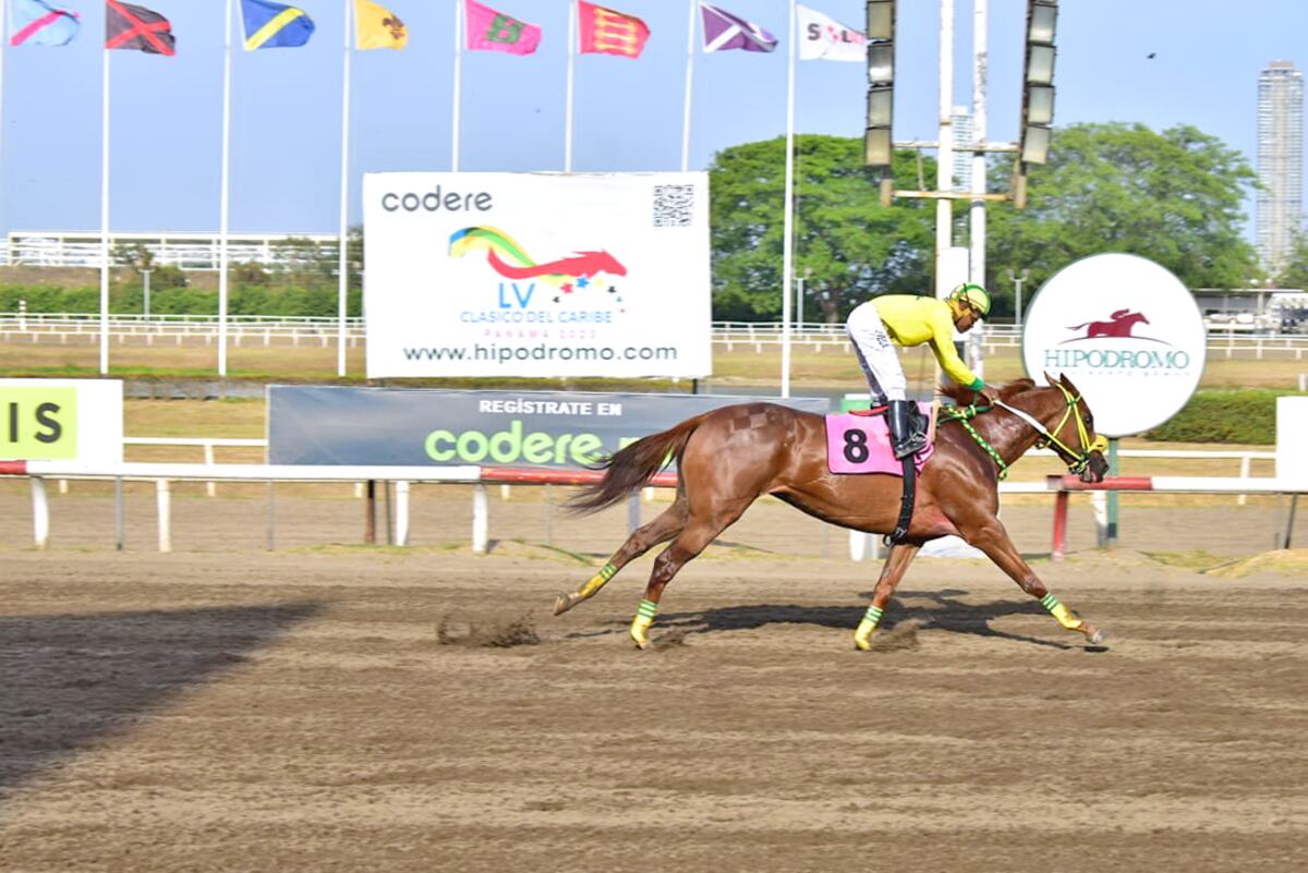 ‘La Grande’ galopó el  Premio “Carlos Salazar”