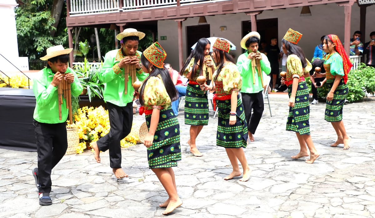 Mujeres Guna, Emberá y Ngäbe-Buglé se roban las miradas en pasarela cultural en Mi Pueblito