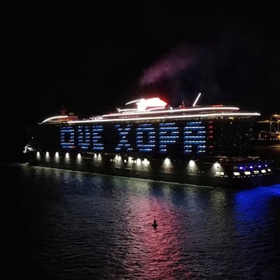 ‘Que Xopa’: La ‘Brilliant Lady’ saluda a todo Panamá desde el Canal