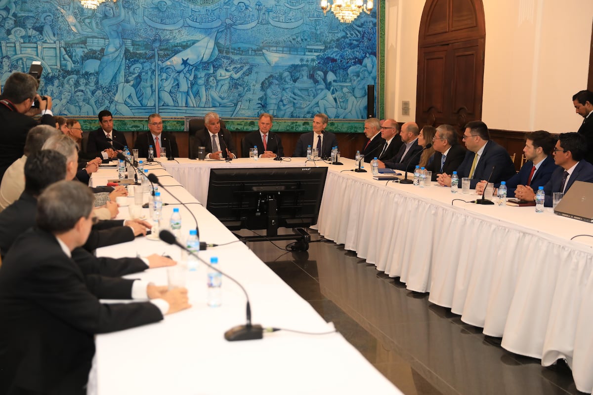 Presidente Mulino impulsa proyecto ferroviario para conectar Panamá con Costa Rica