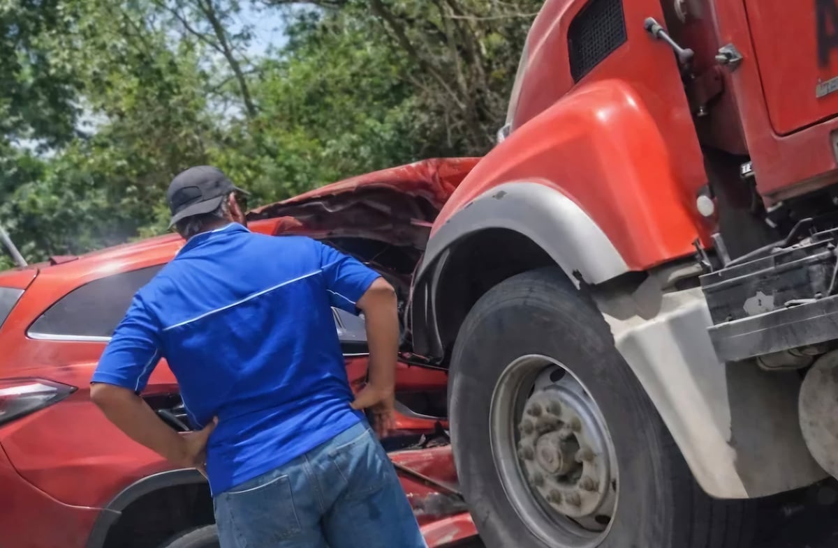 Choque frontal entre volquetes deja dos muertos y un herido en Buenaventura