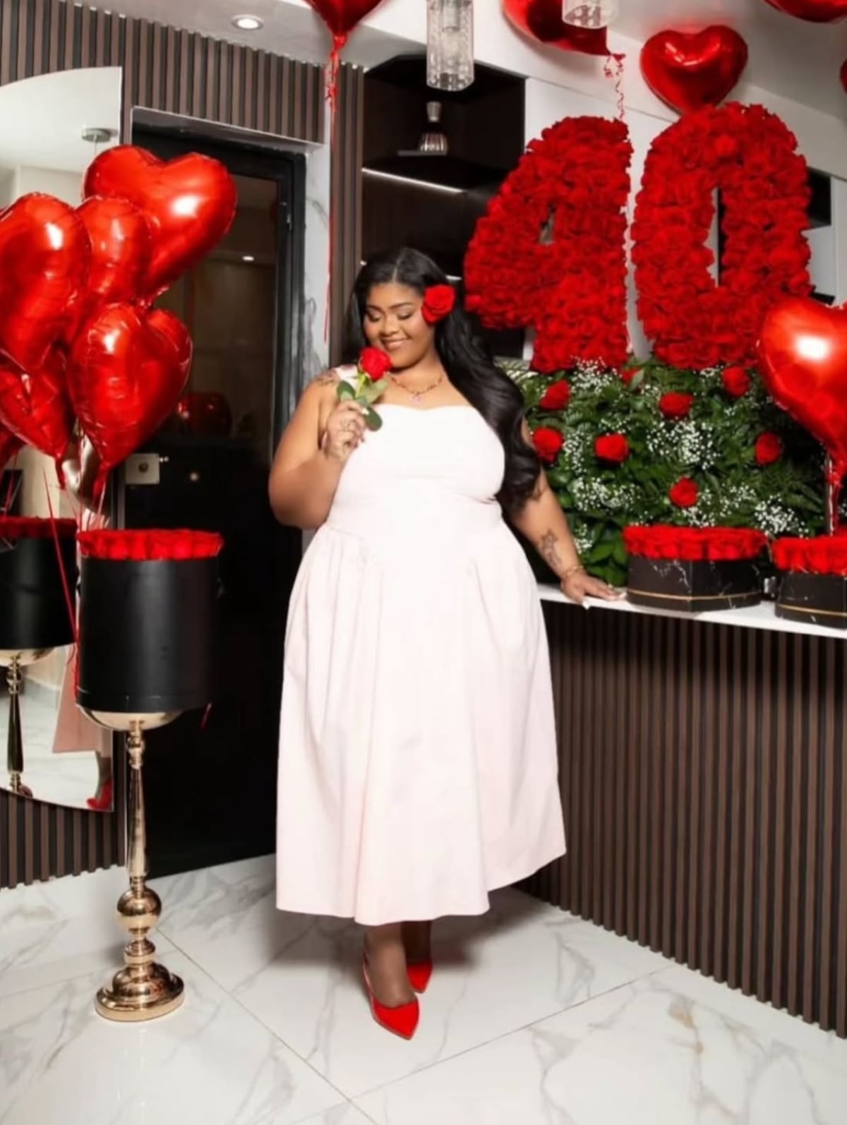 Cumpleaños con polémica: Caridad Kanelón, la mujer de los planes de cirugía ‘todo incluido’, sopla 40 velitas