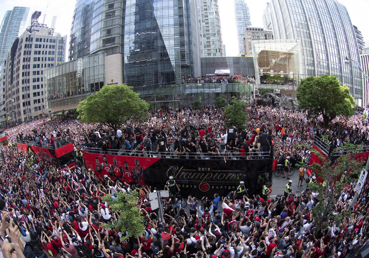 Balacera en el medio del festejo del título de los Raptors