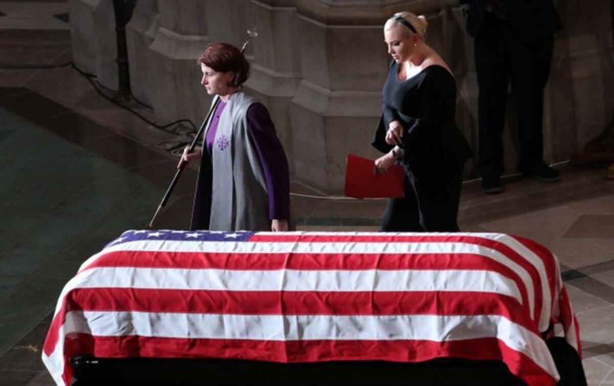  Meghan McCain, la hija del senador John McCain, mandó un mensaje a Trump