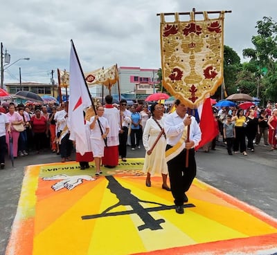Corpus Christi llenó de fe y color las calles de Santiago
