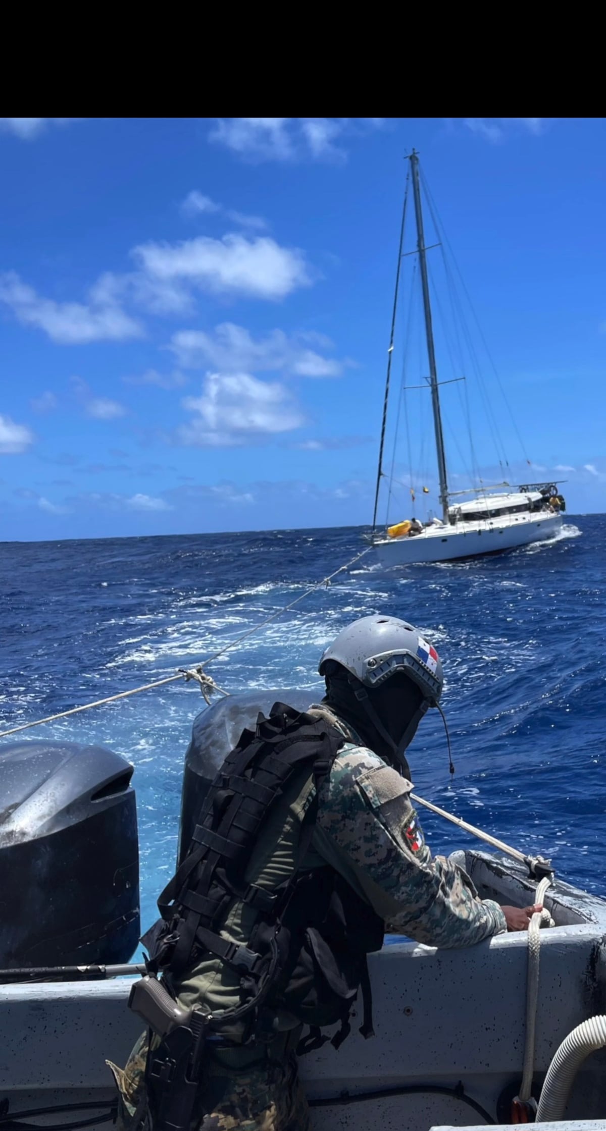 Rescate en alta mar: 16 personas de distintas nacionalidades son auxiliadas tras quedar a la deriva en Guna Yala