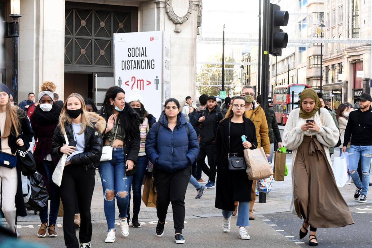 De 92 mil contagiados con la variante Delta en el Reino Unido, fallecieron 117 personas