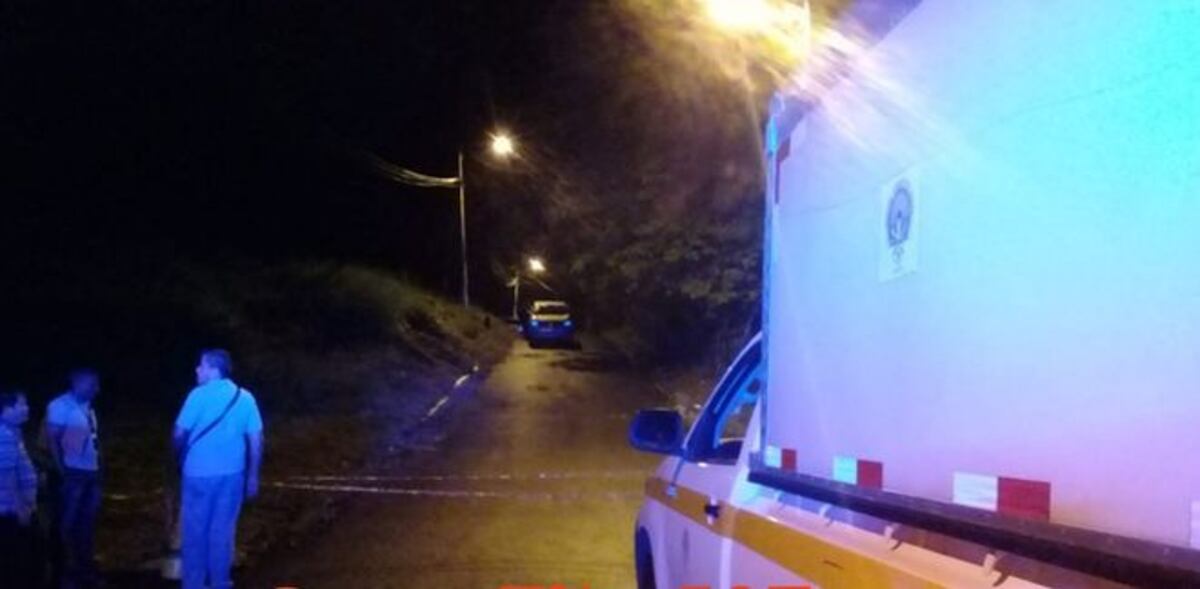 Descubren cuerpo sin vida en un auto