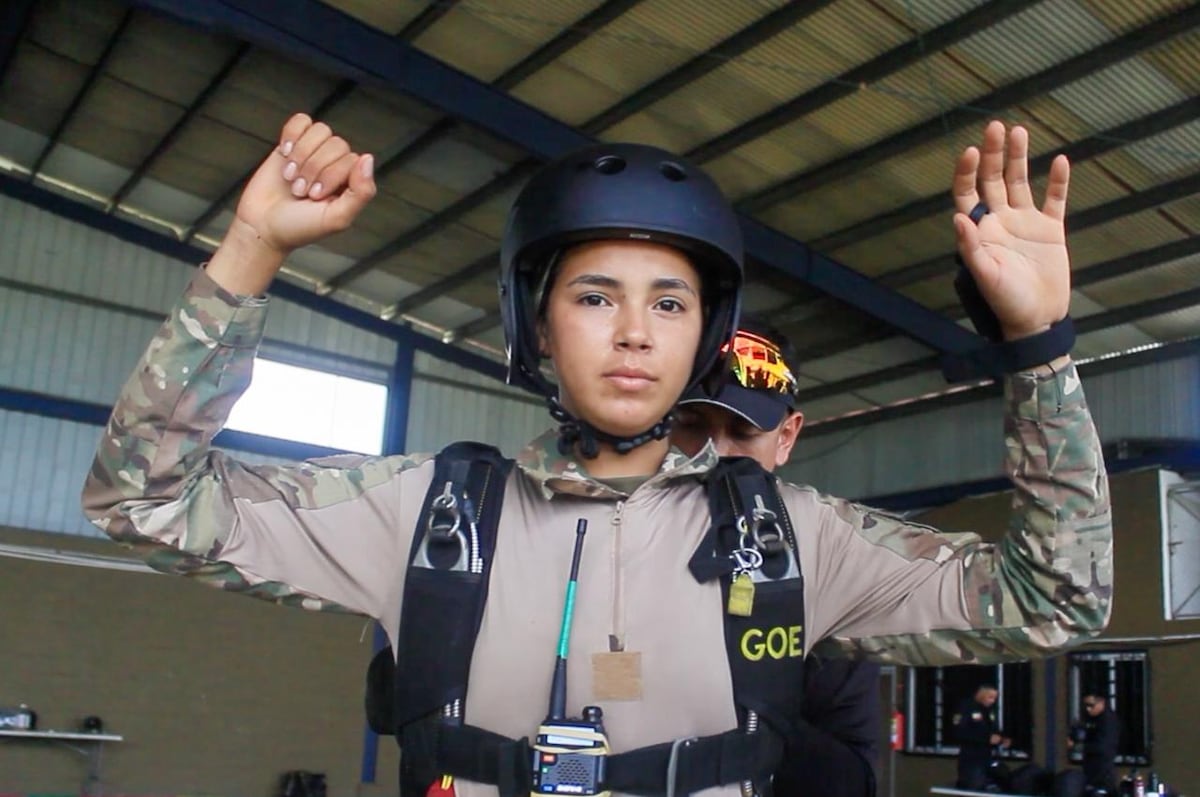 Mujeres al límite: Mirelys Núñez, paracaidista que vuela alto en la Aeronaval