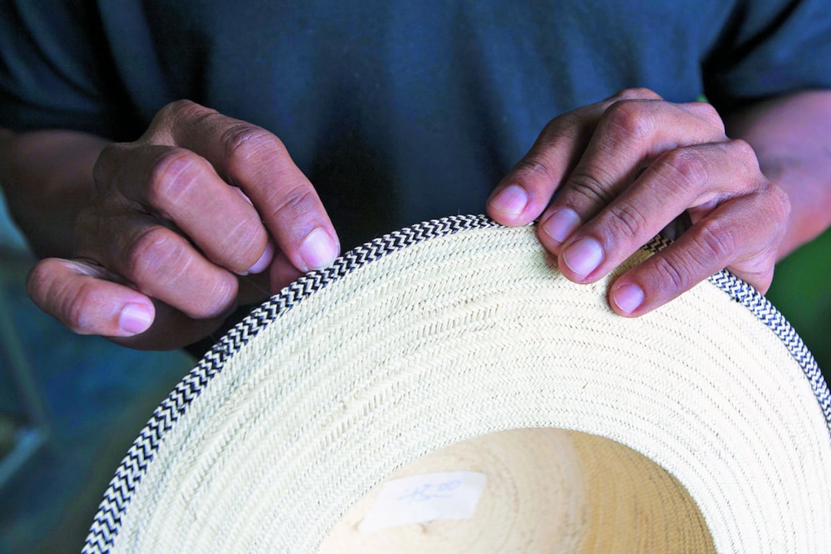 Le caen a comercios que plagian el sombrero pintao