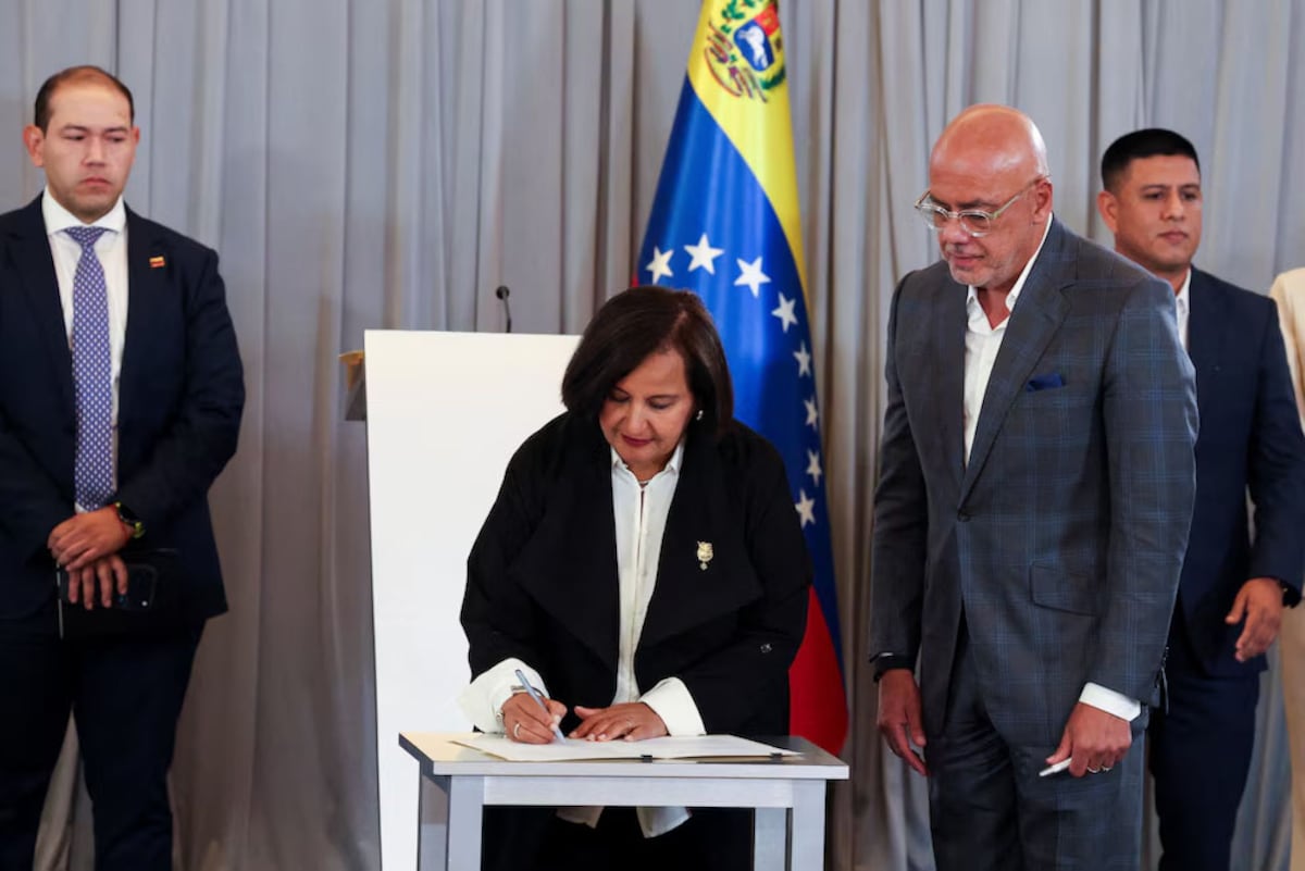 Chavismo y oposición acuerdan renovar el TSJ tras primer ciclo de diálogo