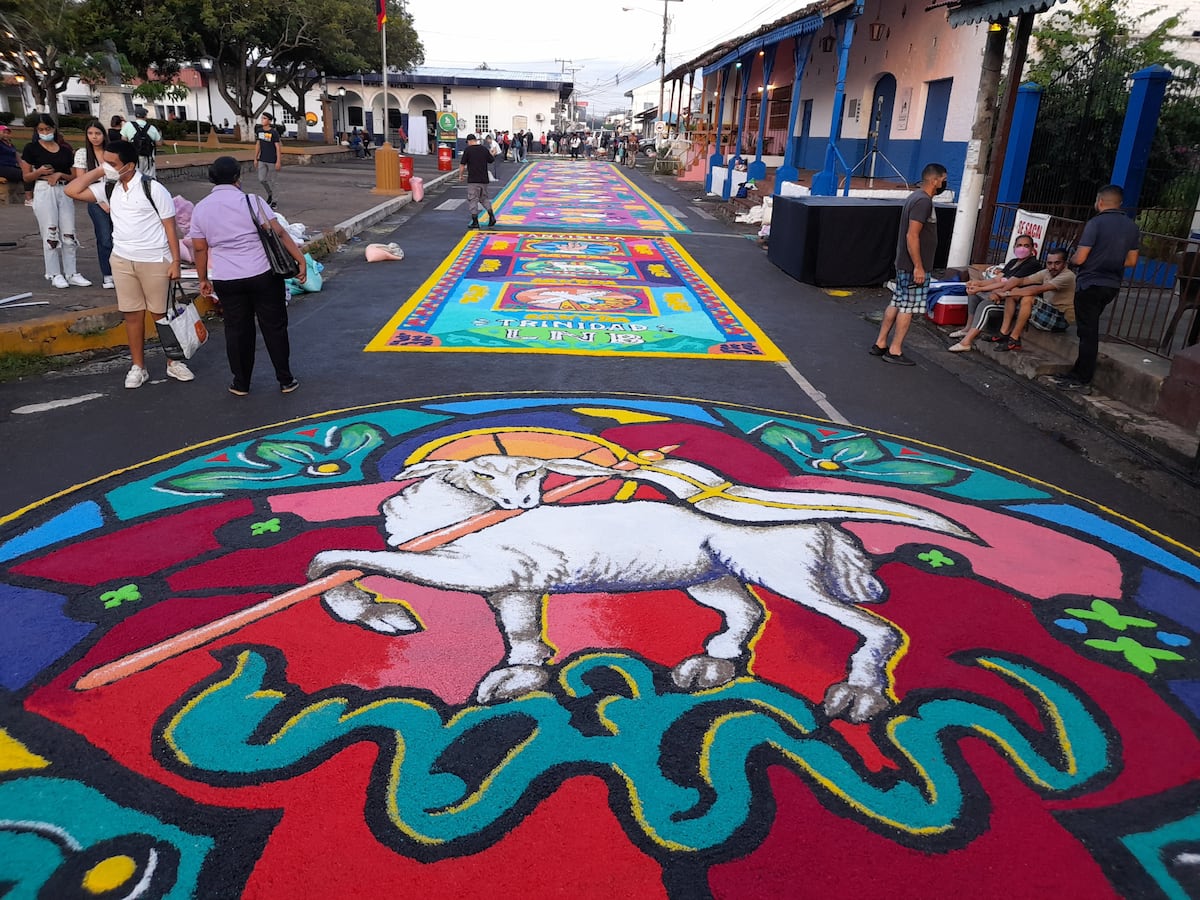 Celebran el Corpus Christi en La Villa de Los Santos y en Parita de Herrera. Video