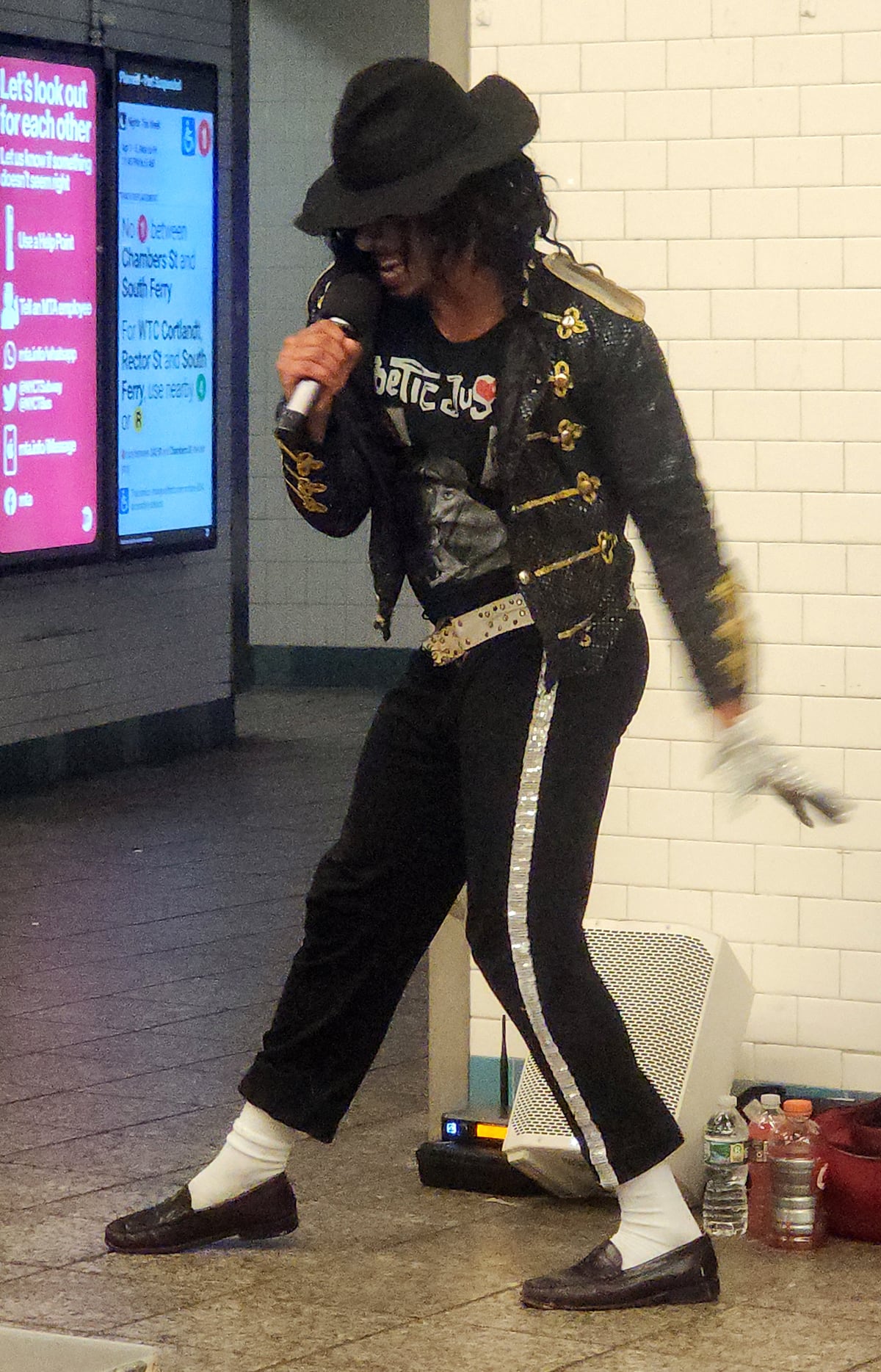 Michael Jackson vuelve a Times Square, personificado en un nuevo imitador