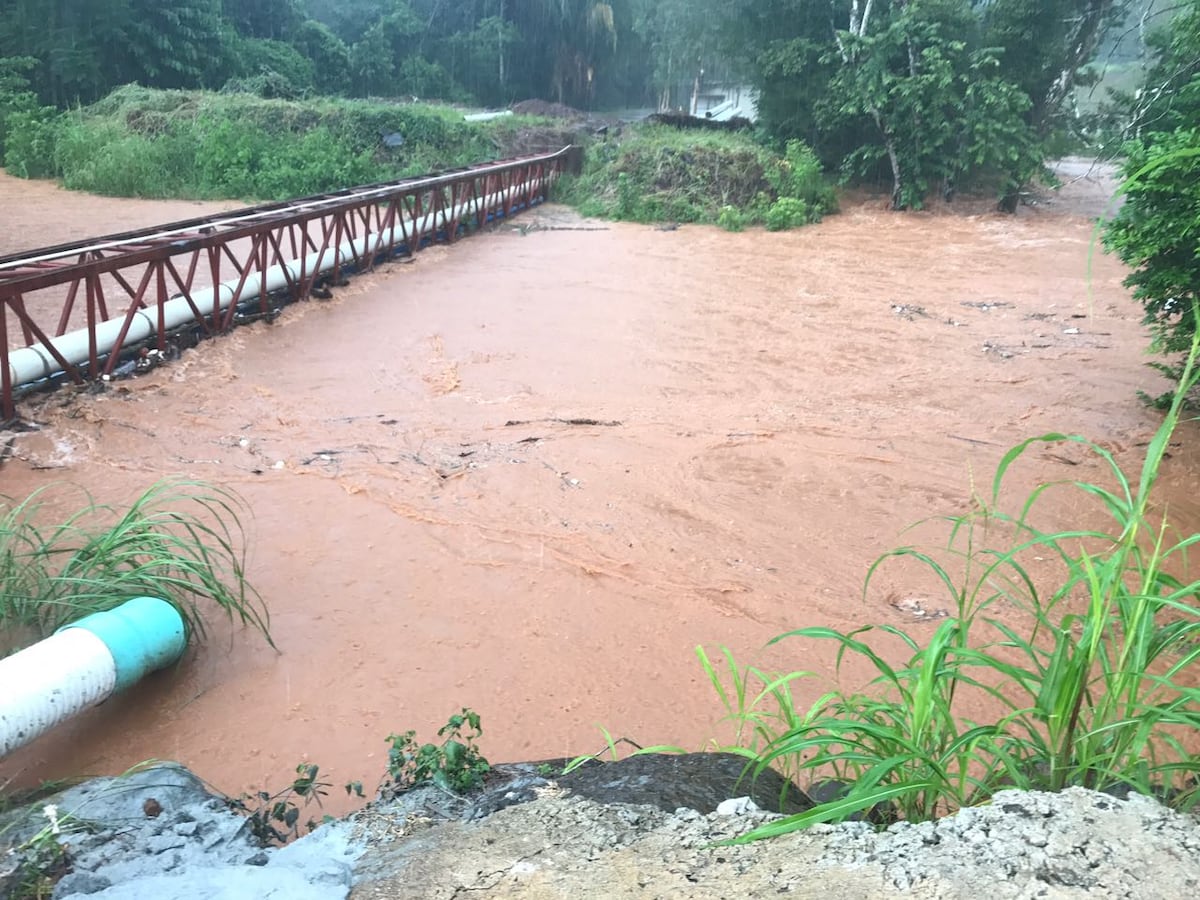 VIDEO| IMPRESIONANTE. Se inunda calle de Brisas y moradores tiemblan del miedo 
