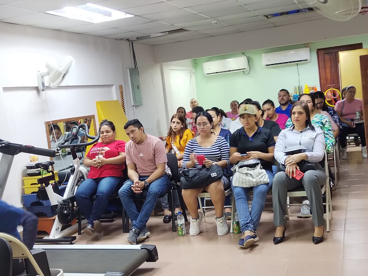 Padres de Chepo y Los Santos aprenden a controlar el tiempo de sus hijos frente a las pantallas