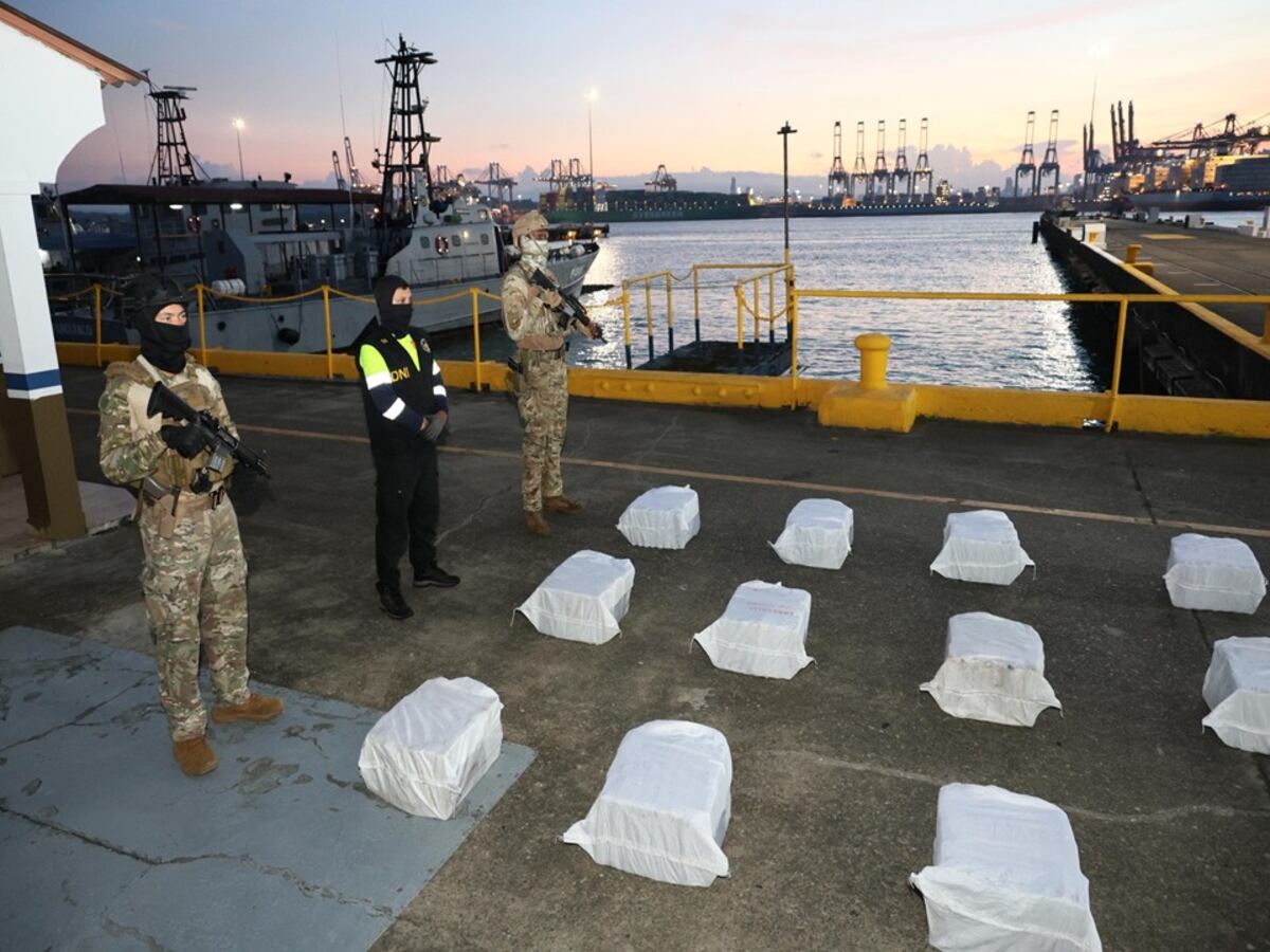 Nuevo decomiso de droga en contenedor con destino a Europa realizado por aeronavales panameños