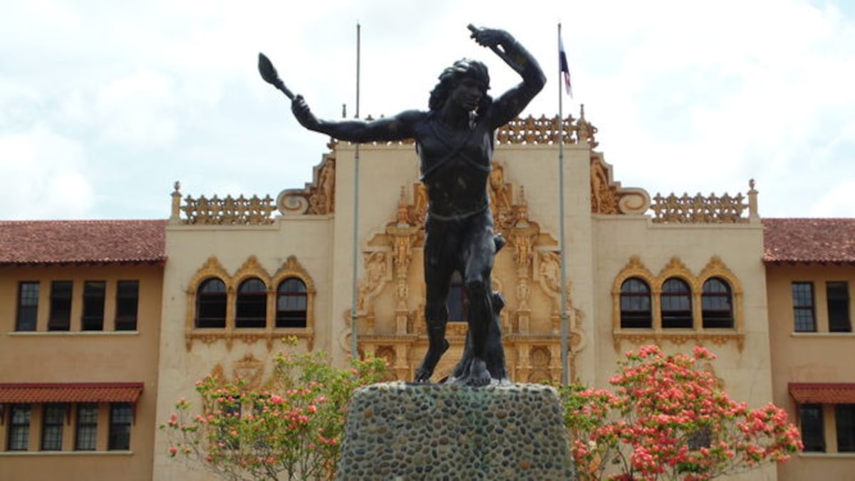 Meduca estructurará un nuevo modelo curricular para la Escuela Normal en Santiago, Veraguas