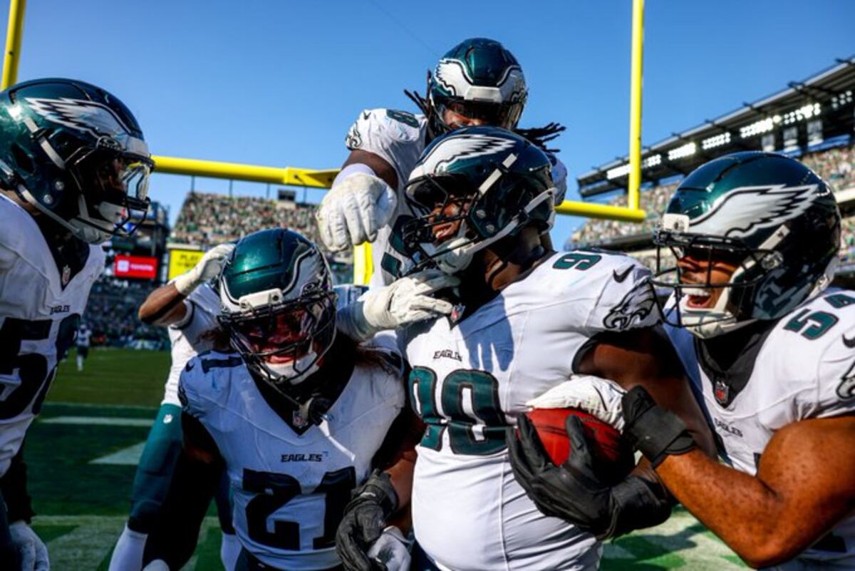 Jordan Davis protagoniza jugada histórica para que Eagles sigan invictos en la NFL