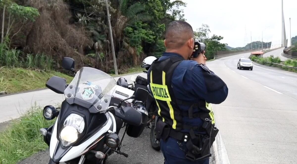 Más de 33 mil autos toman carretera rumbo al interior