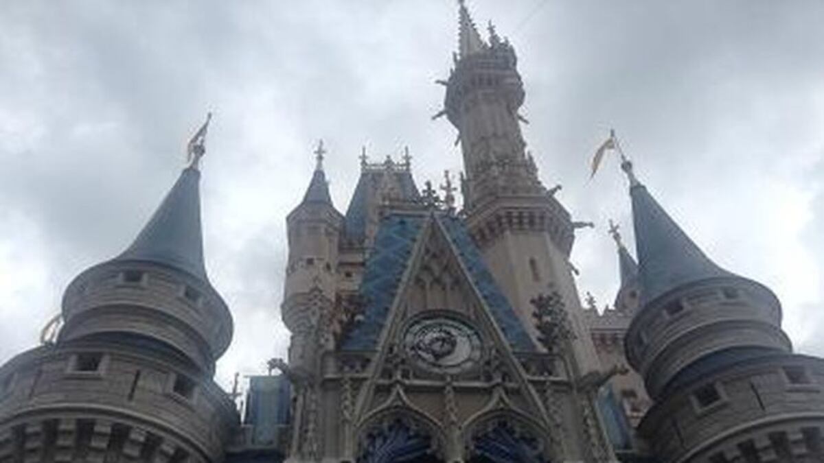 Walt Disney despedirá a 28,000 mil trabajadores por el cierre de parques temáticos