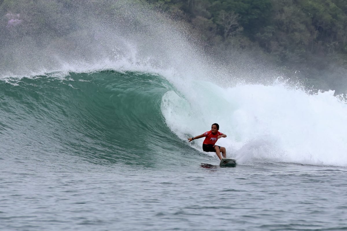 ¡Orgullo panameño! Kalany Camarena hace historia en el surf sudamericano con solo 12 años