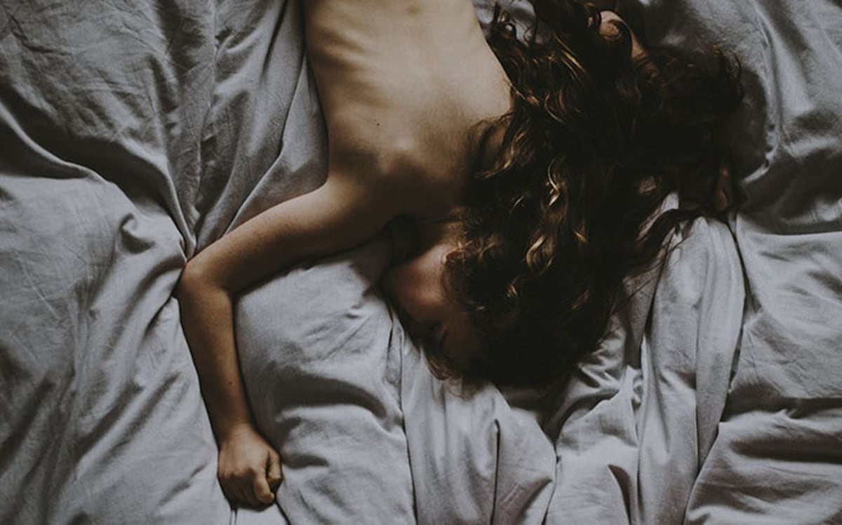 Mujer que quedó paralítica demanda a fabricante de su cama