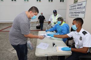 Siete tripulantes panameños que estaban atrapados en crucero llegan al país
