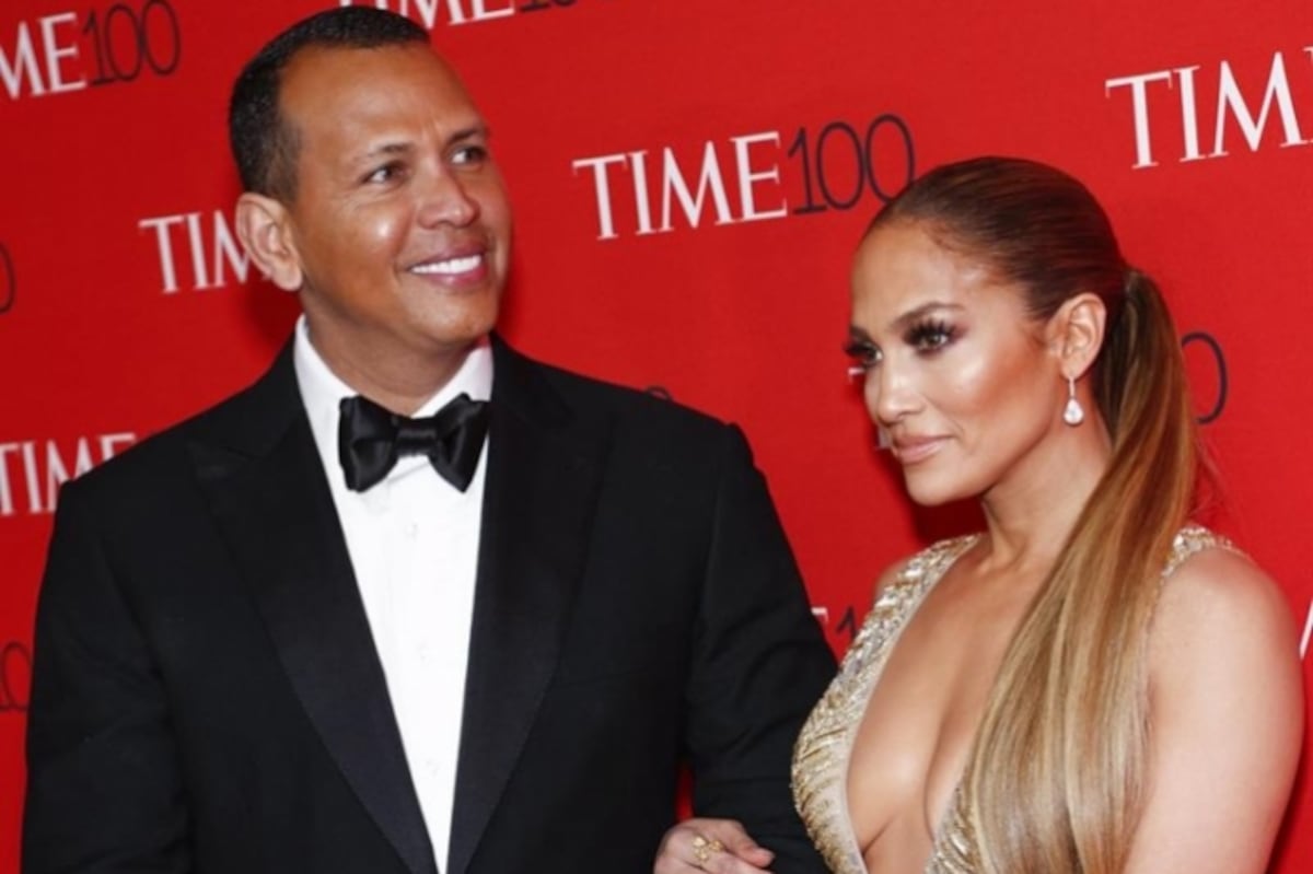 El expresidente Obama felicita a Alex Rodríguez y a JLo por su compromiso