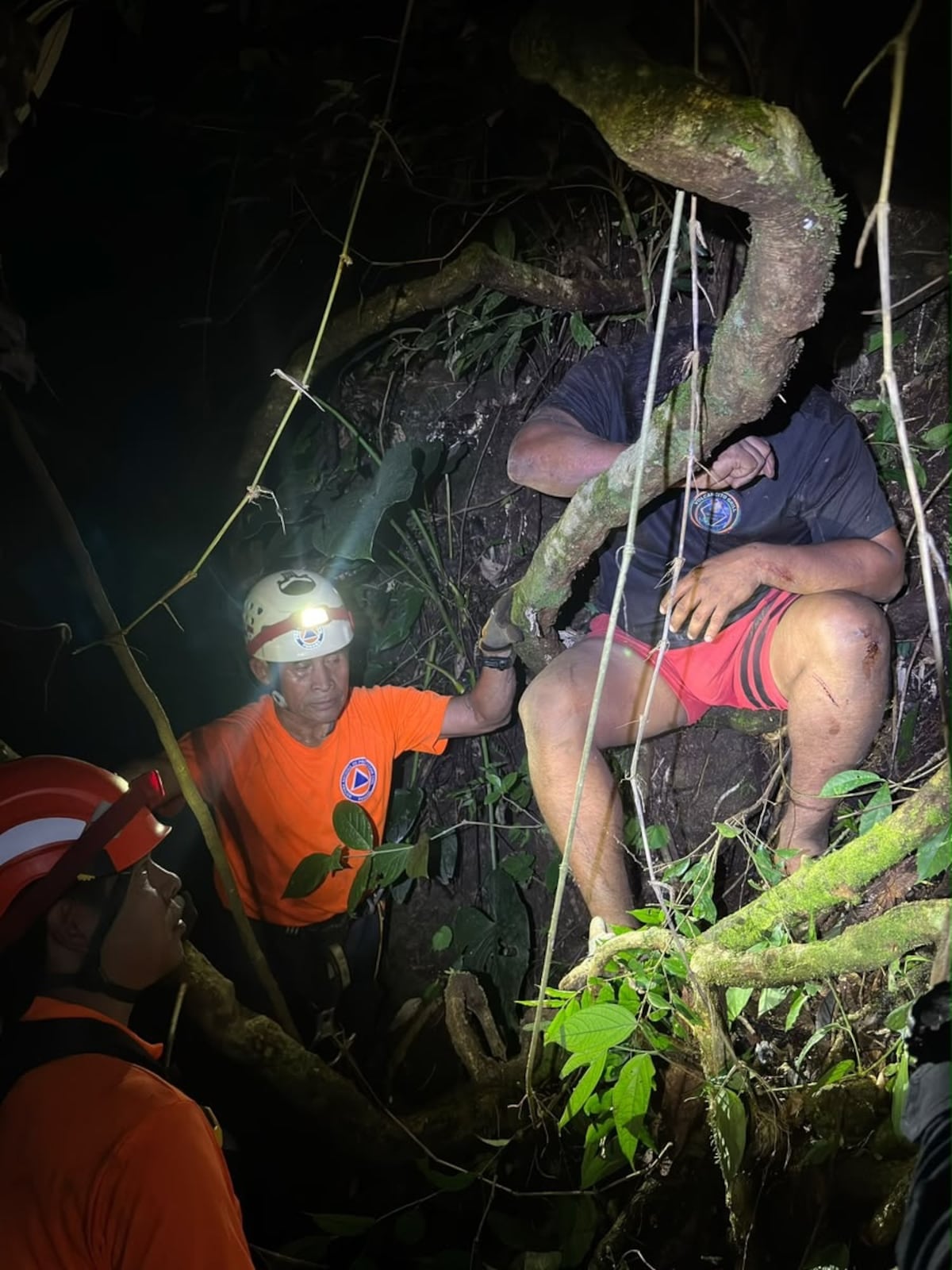 Presunta ‘SELFIE’ casi termina en tragedia: hombre cae por precipicio en Cerro La Cruz y lo encuentran con vida