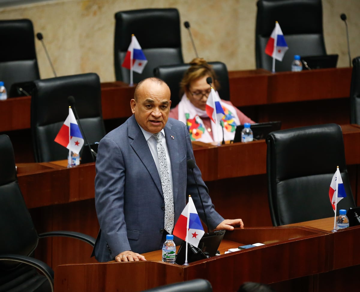 Alaín Cedeño critica gestión legislativa 2025 y deja abierta su aspiración presidencial