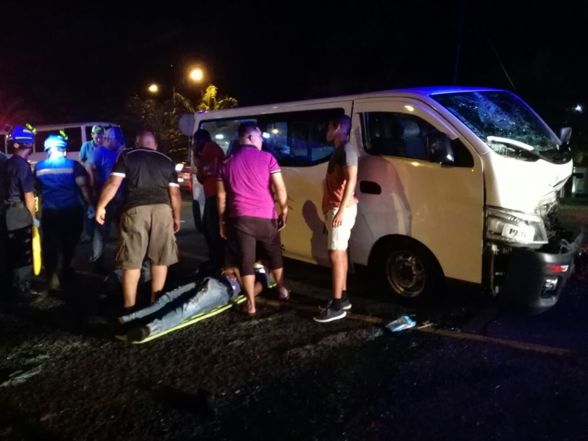 Busito pirata colisiona contra 'pick up' en Costa Verde de La Chorrera