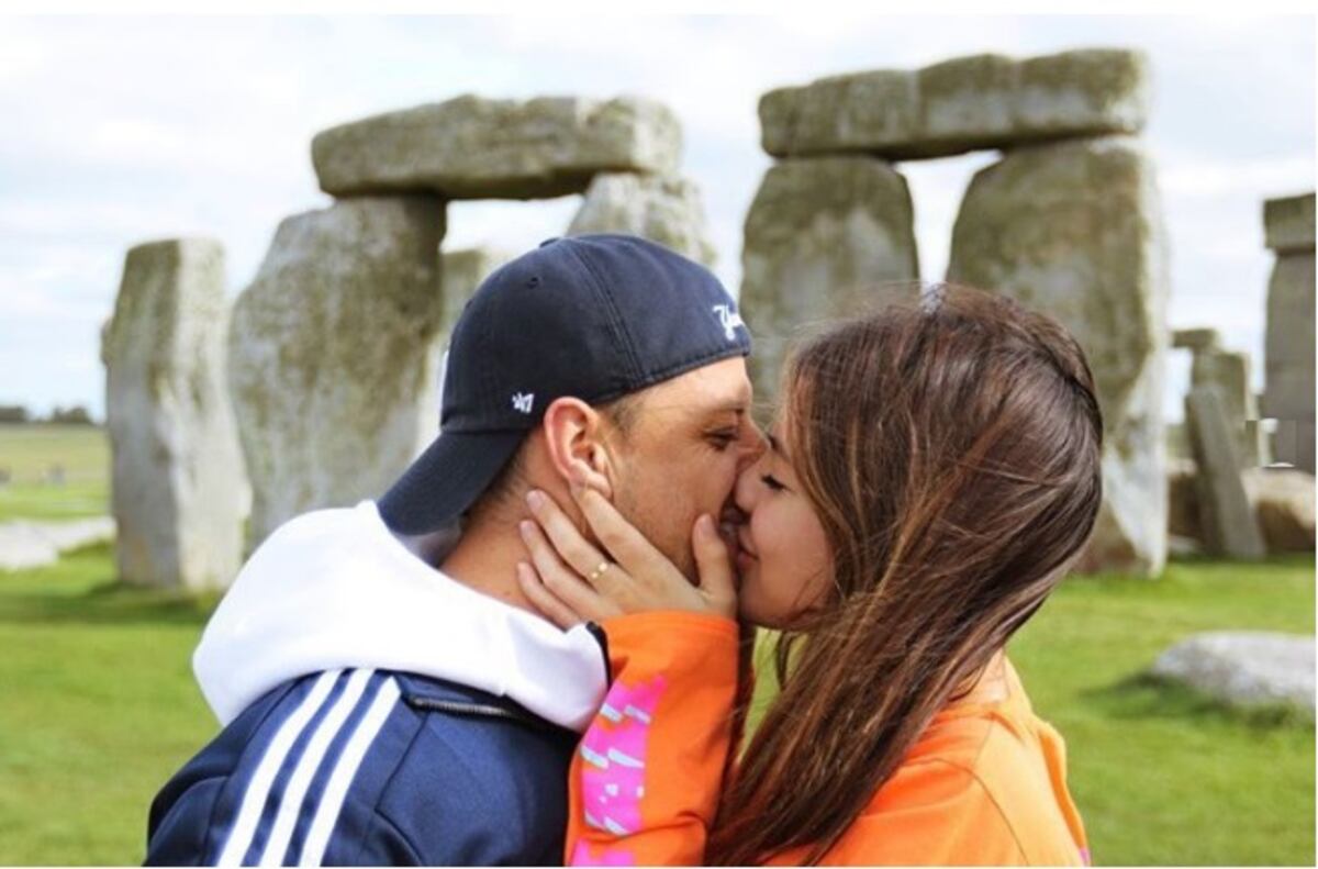 El futbolista mexicano 'Chicharito' vive el amor con australiana