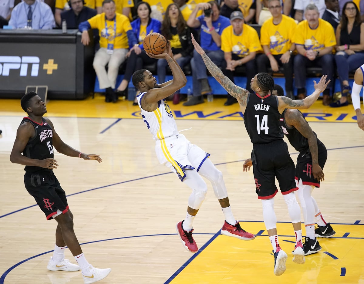 NBA acepta que árbitros se equivocaron en el duelo Warriors vs. Rockets