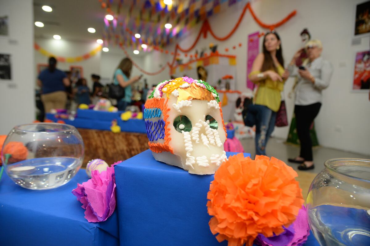 Le llevan ron a la difunta Rosa María Britton