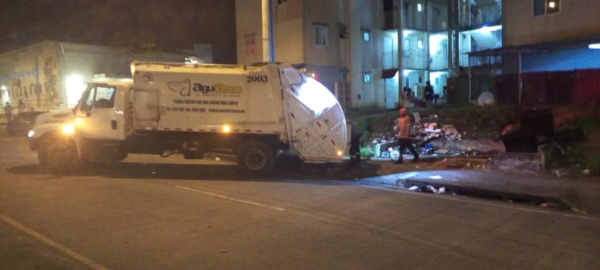 Lanzan cuchillo a recolectores de basura en Colón