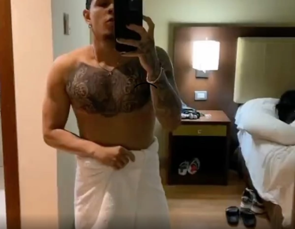 El Tachi causa revuelo en redes. Deja intimidades al descubierto. Circula video