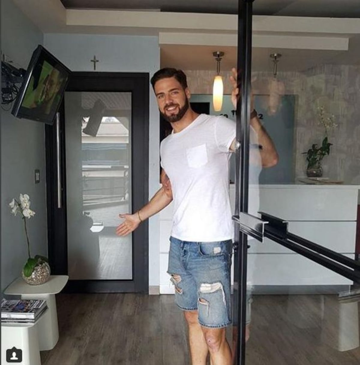 VIDEO | Pillan a Jorge, el ex de Mónica Lee, agarrado de manos con otra