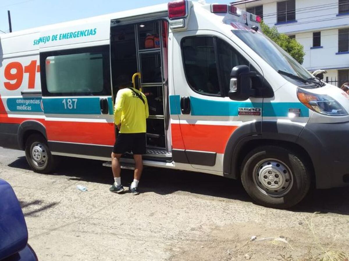 Mujer cae desde un edificio en Parque Lefevre