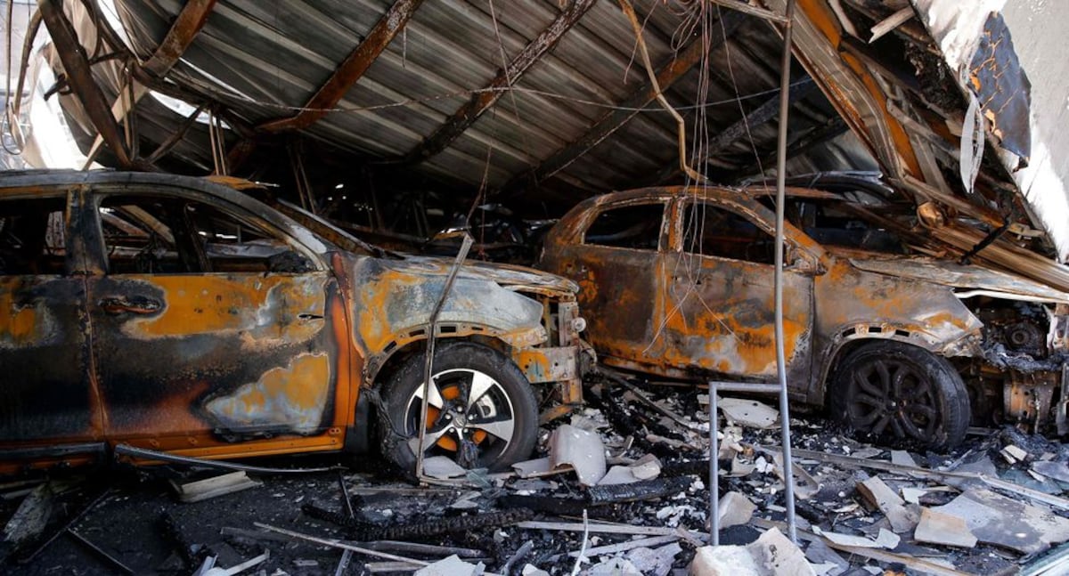 Chile parece zona de guerra, con militares en las calles y comercios saqueados y quemados