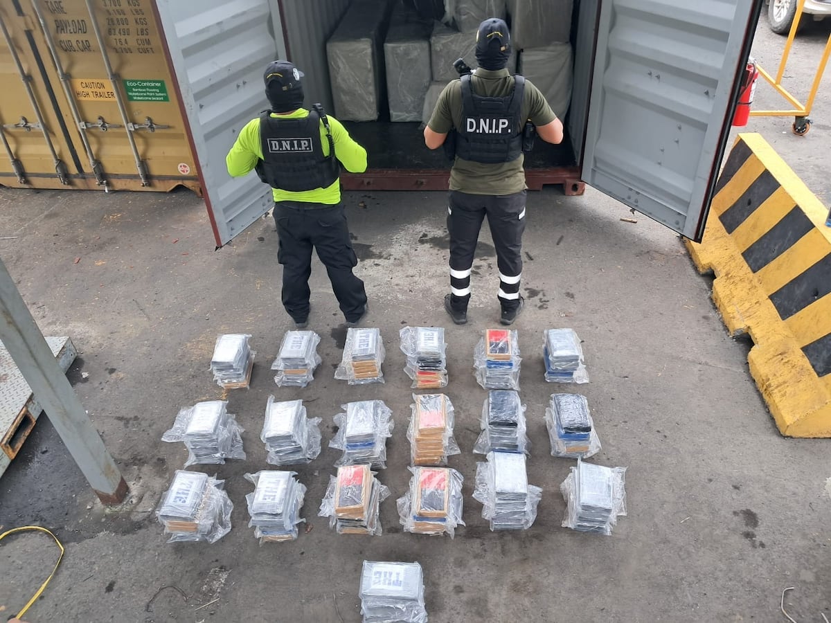Otro golpe al narco: Caen 95 paquetes de droga en puerto del Pacífico que iban rumbo a Colombia